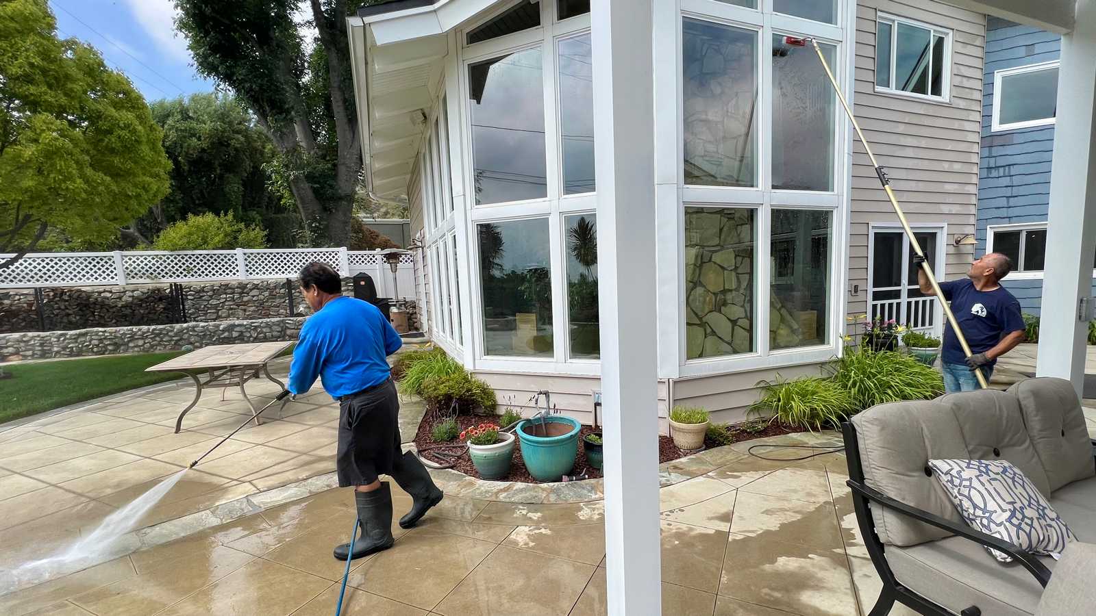 pressure washing and cleaning windows